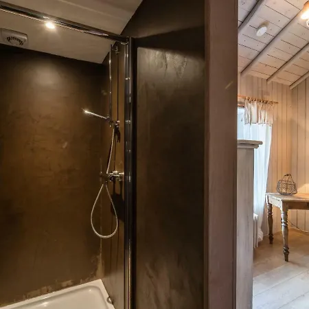With Bubble Bath Sauna And Fireplace *