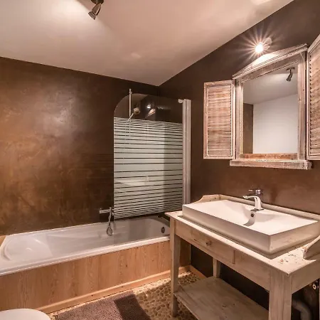With Bubble Bath Sauna And Fireplace Holiday home *